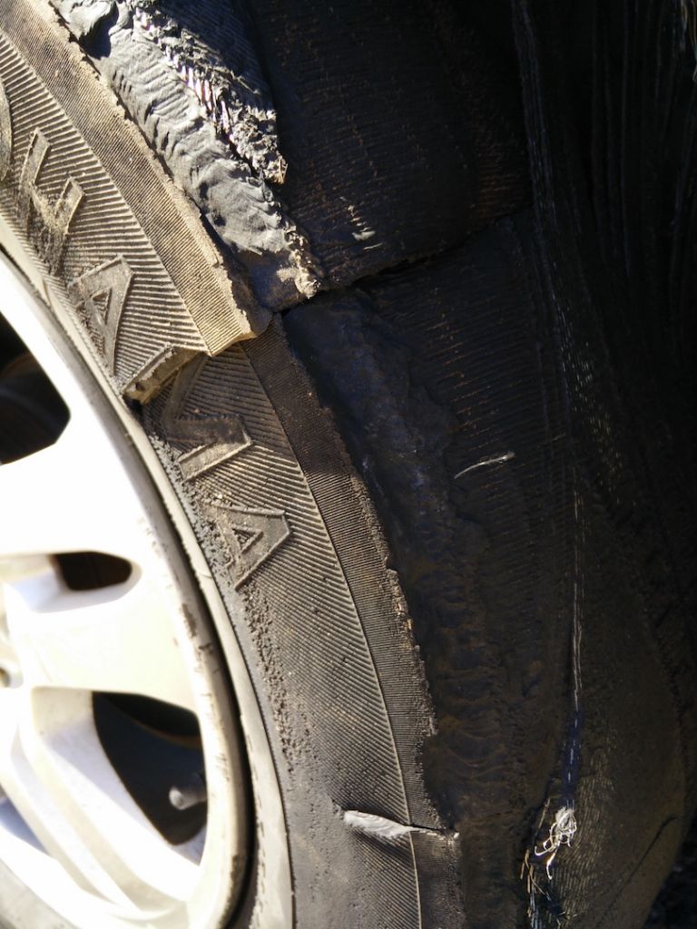 blowout-flat-tire-lake-pleasant