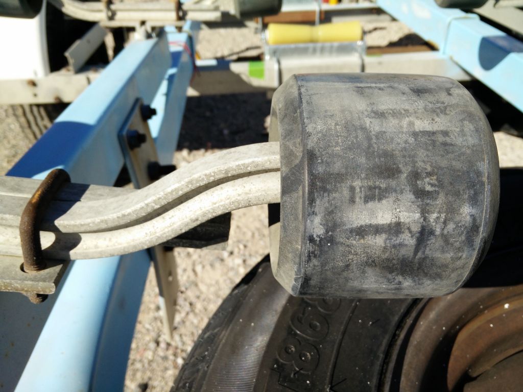 boat-trailer-roller-replacement-old-wobble-roller-close boat-trailer-roller-replacement-old-wobble-roller-close