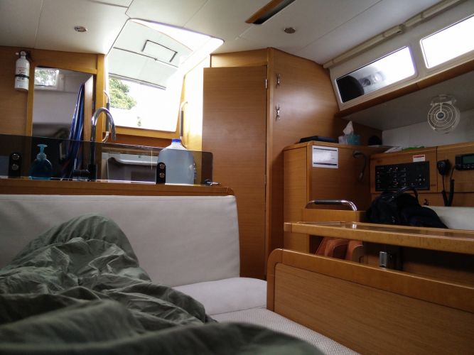 sea-fox-saloon-navigation-table