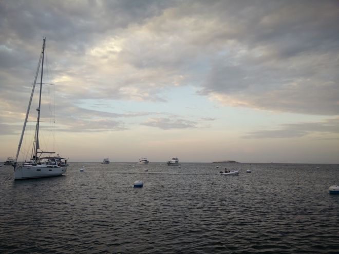 two-harbors-looking-aft-neighbors-going-in